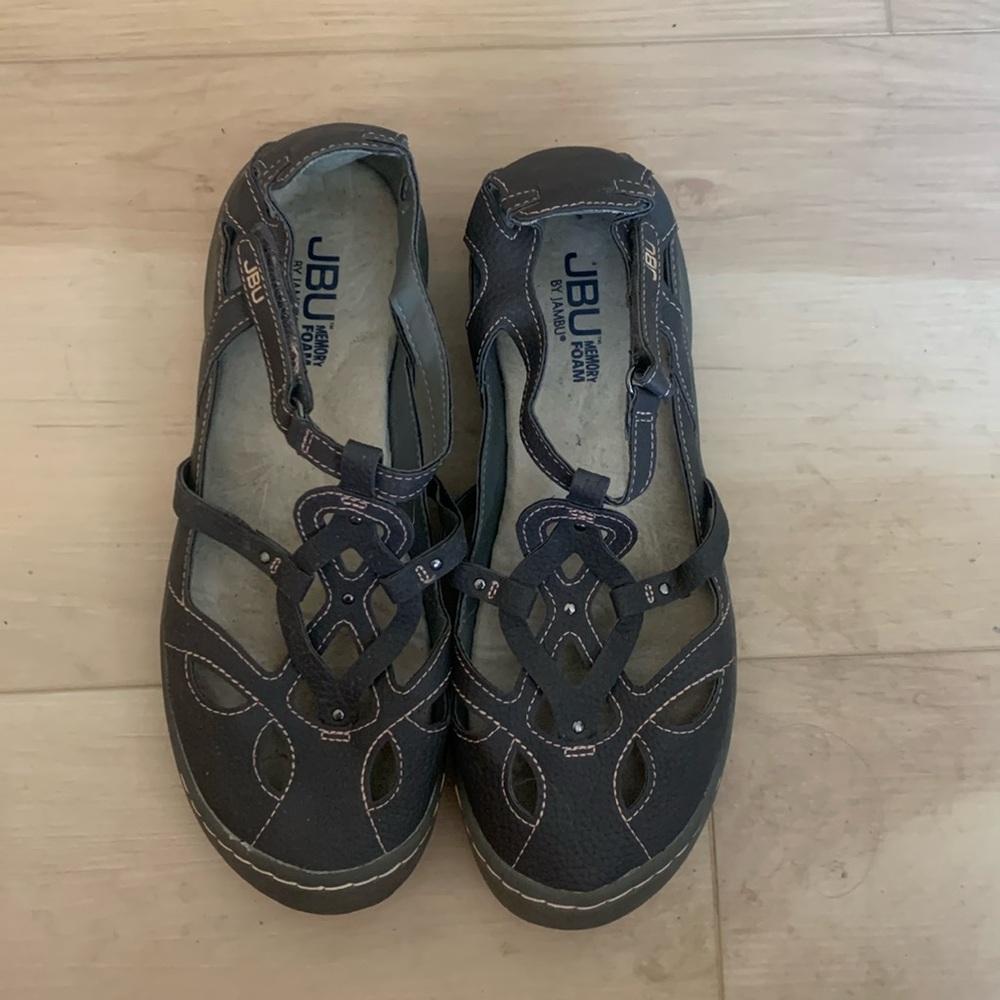 JBU sandals crisscross design dark purple